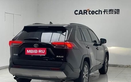 Toyota RAV4, 2023 год, 2 620 000 рублей, 6 фотография