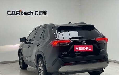 Toyota RAV4, 2023 год, 2 620 000 рублей, 5 фотография