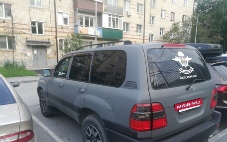 Toyota Land Cruiser 100 рестайлинг 2, 2002 год, 1 750 000 рублей, 3 фотография
