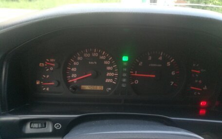 Toyota Land Cruiser 100 рестайлинг 2, 2002 год, 1 750 000 рублей, 14 фотография