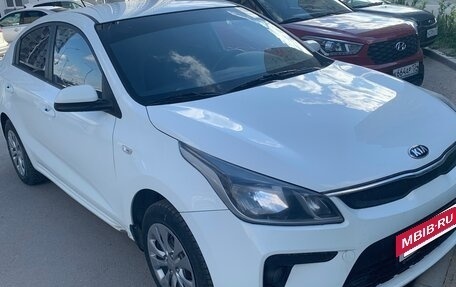 KIA Rio IV, 2018 год, 1 075 000 рублей, 3 фотография