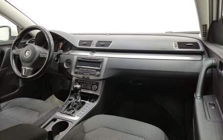 Volkswagen Passat B7, 2011 год, 1 050 000 рублей, 13 фотография