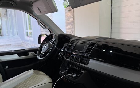 Volkswagen Multivan T6 рестайлинг, 2019 год, 4 100 000 рублей, 3 фотография