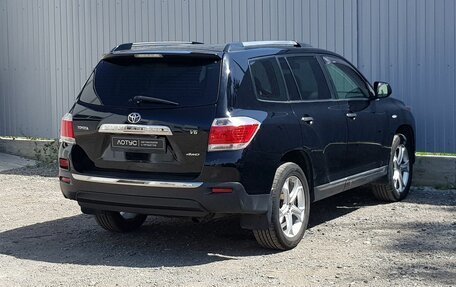 Toyota Highlander III, 2013 год, 2 199 000 рублей, 3 фотография