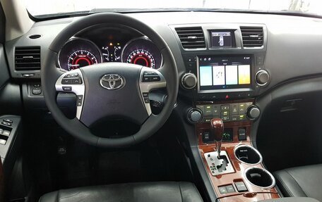 Toyota Highlander III, 2013 год, 2 199 000 рублей, 5 фотография