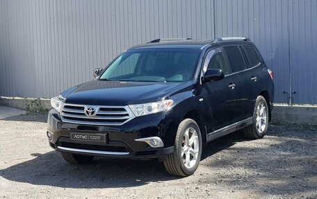 Toyota Highlander III, 2013 год, 2 199 000 рублей, 2 фотография