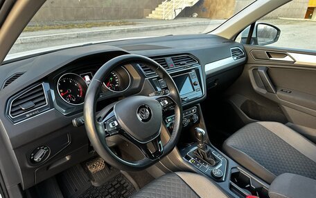 Volkswagen Tiguan II, 2018 год, 2 120 000 рублей, 10 фотография