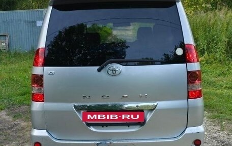 Toyota Noah III, 2002 год, 730 000 рублей, 6 фотография