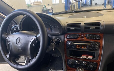 Mercedes-Benz C-Класс, 2004 год, 430 000 рублей, 3 фотография