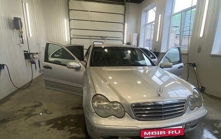 Mercedes-Benz C-Класс, 2004 год, 430 000 рублей, 13 фотография