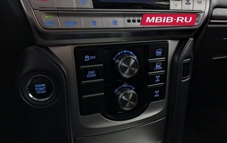 Toyota Land Cruiser Prado 150 рестайлинг 2, 2018 год, 3 950 000 рублей, 29 фотография