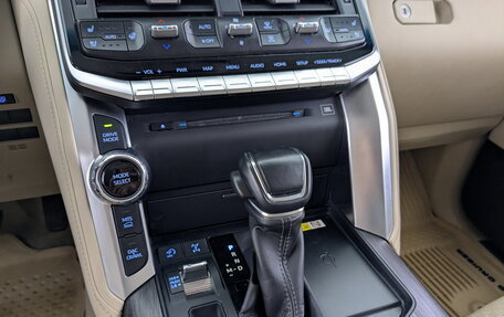 Toyota Land Cruiser, 2021 год, 10 300 000 рублей, 27 фотография