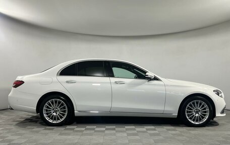 Mercedes-Benz E-Класс, 2023 год, 5 399 000 рублей, 4 фотография
