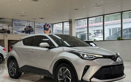 Toyota C-HR I рестайлинг, 2021 год, 2 250 000 рублей, 1 фотография