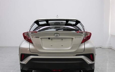 Toyota C-HR I рестайлинг, 2022 год, 2 000 000 рублей, 3 фотография