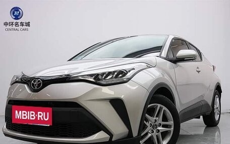 Toyota C-HR I рестайлинг, 2022 год, 2 000 000 рублей, 2 фотография