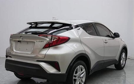 Toyota C-HR I рестайлинг, 2022 год, 2 000 000 рублей, 4 фотография