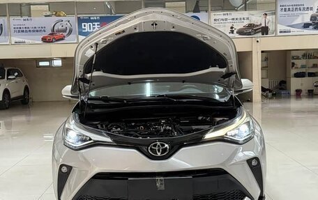 Toyota C-HR I рестайлинг, 2021 год, 2 250 000 рублей, 3 фотография