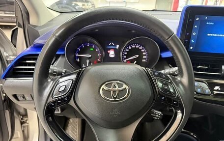 Toyota C-HR I рестайлинг, 2021 год, 2 250 000 рублей, 11 фотография