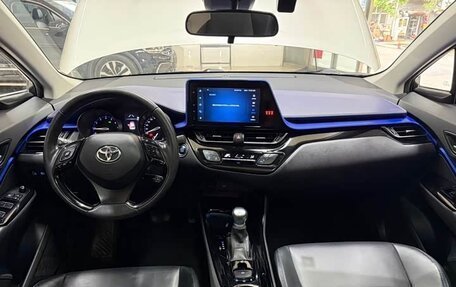 Toyota C-HR I рестайлинг, 2021 год, 2 250 000 рублей, 10 фотография