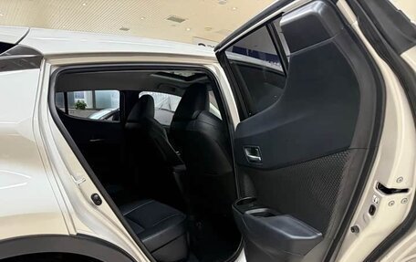 Toyota C-HR I рестайлинг, 2021 год, 2 250 000 рублей, 14 фотография