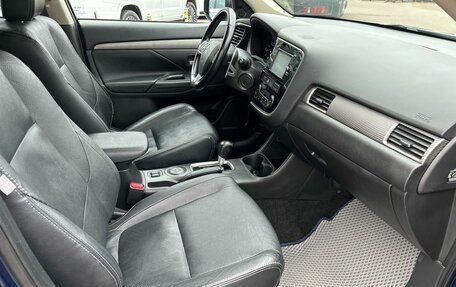 Mitsubishi Outlander III рестайлинг 3, 2014 год, 1 399 000 рублей, 9 фотография