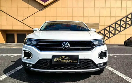 Volkswagen T-Roc I, 2022 год, 1 765 010 рублей, 2 фотография