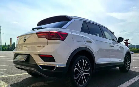 Volkswagen T-Roc I, 2022 год, 1 765 010 рублей, 5 фотография