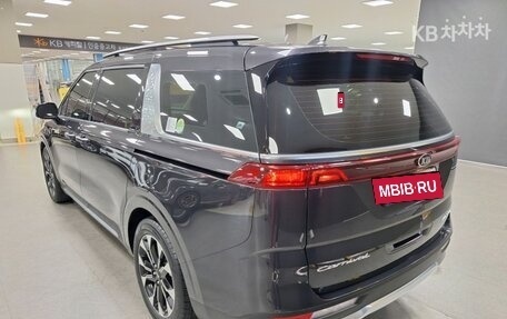 KIA Carnival, 2021 год, 2 390 000 рублей, 6 фотография