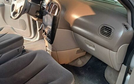 Chrysler Voyager IV, 2002 год, 440 000 рублей, 2 фотография