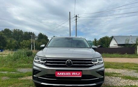 Volkswagen Tiguan II, 2021 год, 3 795 000 рублей, 1 фотография