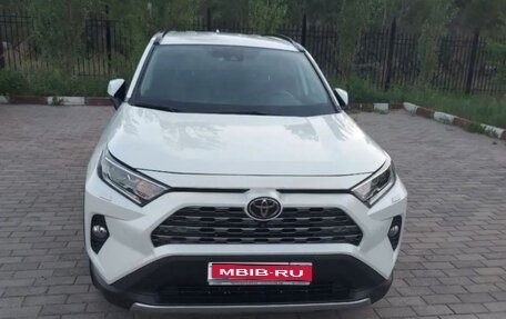 Toyota RAV4, 2022 год, 2 400 000 рублей, 1 фотография