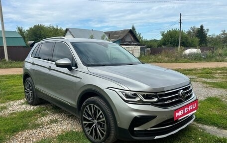 Volkswagen Tiguan II, 2021 год, 3 795 000 рублей, 16 фотография
