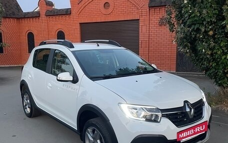 Renault Sandero II рестайлинг, 2019 год, 940 000 рублей, 2 фотография