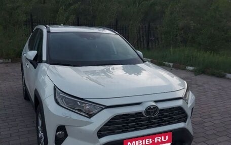Toyota RAV4, 2022 год, 2 400 000 рублей, 2 фотография