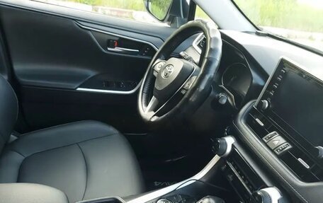 Toyota RAV4, 2022 год, 2 400 000 рублей, 5 фотография