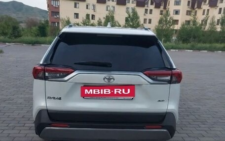 Toyota RAV4, 2022 год, 2 400 000 рублей, 4 фотография