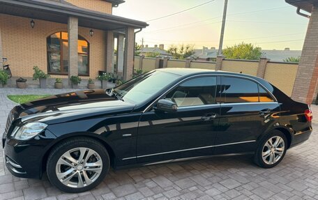 Mercedes-Benz E-Класс, 2011 год, 1 750 000 рублей, 2 фотография