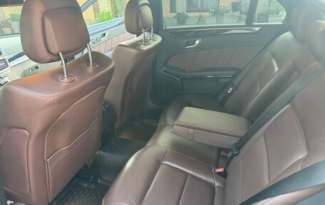 Mercedes-Benz E-Класс, 2011 год, 1 750 000 рублей, 16 фотография