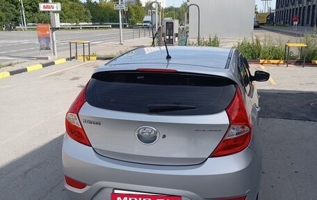 Hyundai Solaris II рестайлинг, 2012 год, 680 000 рублей, 3 фотография