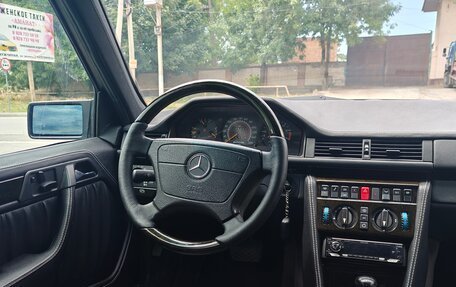 Mercedes-Benz E-Класс, 1994 год, 1 800 000 рублей, 11 фотография