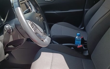 Hyundai Solaris II рестайлинг, 2019 год, 1 400 000 рублей, 13 фотография