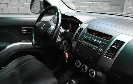 Mitsubishi Outlander III рестайлинг 3, 2007 год, 1 150 000 рублей, 13 фотография