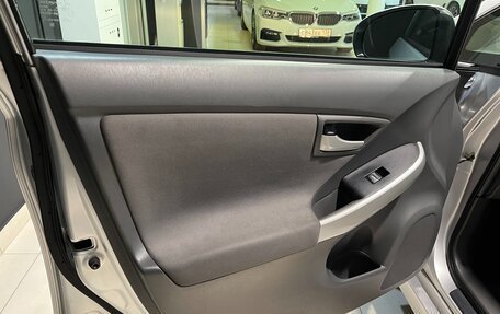 Toyota Prius, 2011 год, 1 150 000 рублей, 10 фотография