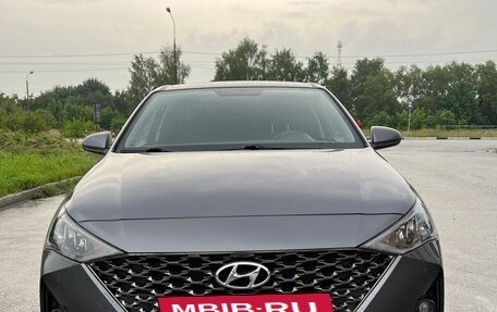 Hyundai Solaris II рестайлинг, 2021 год, 1 890 000 рублей, 2 фотография