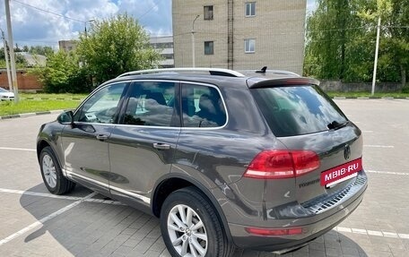 Volkswagen Touareg III, 2011 год, 1 980 000 рублей, 2 фотография