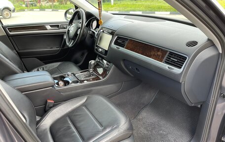 Volkswagen Touareg III, 2011 год, 1 980 000 рублей, 24 фотография