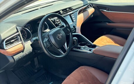 Toyota Camry, 2018 год, 3 000 000 рублей, 7 фотография