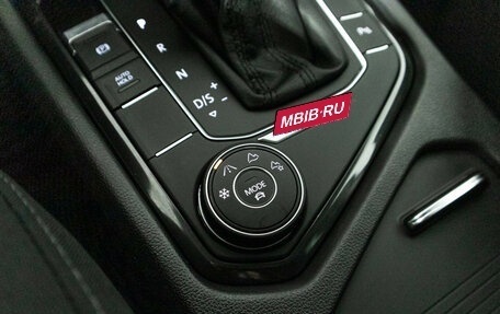 Volkswagen Tiguan II, 2018 год, 2 649 700 рублей, 19 фотография
