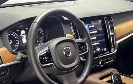 Volvo S90 II рестайлинг, 2021 год, 2 660 045 рублей, 2 фотография